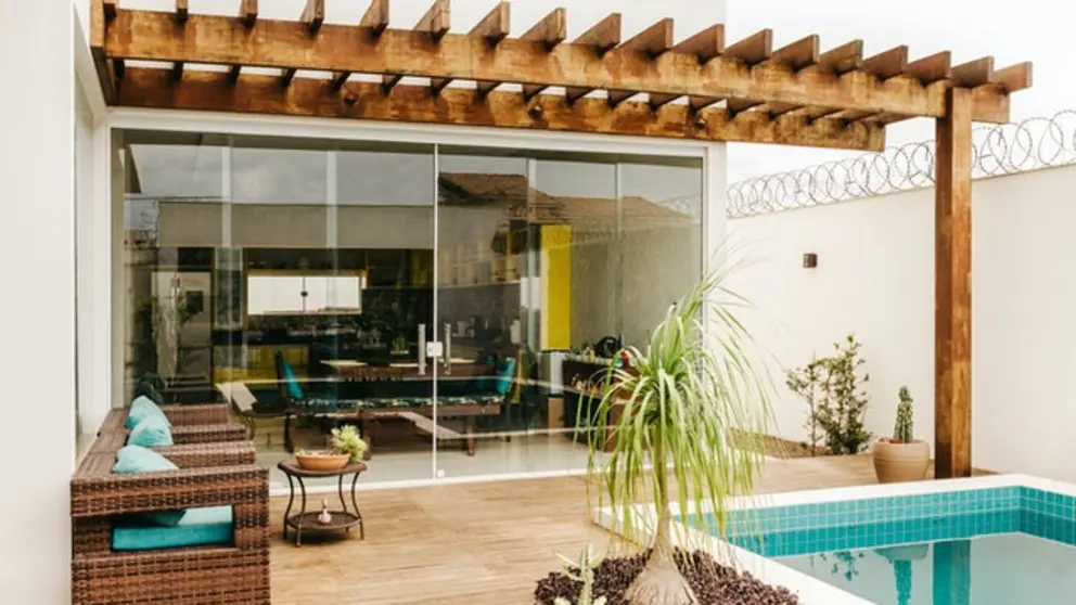 mejores suelos para el area de la piscina